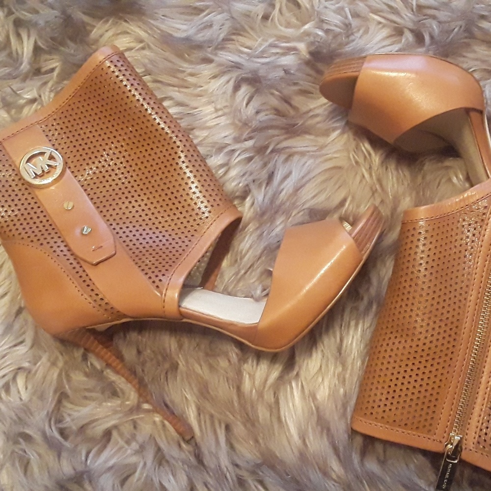 Michael Kors cognac zip-up heels